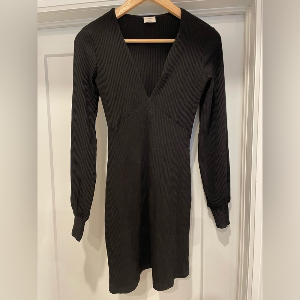 Wilfred | Black Ribbed sweater mini dress - V Neck & long sleeves- XS